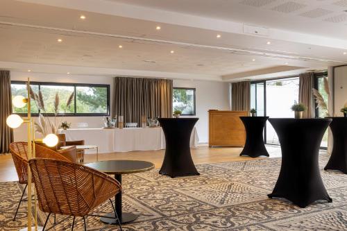 a living room with chairs and a table at Best Western Plus Hotel les Rives du Ter in Larmor-Plage