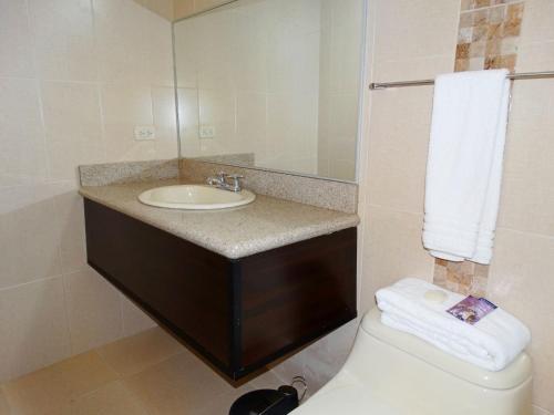 Koupelna v ubytování Hotel Marvento Suites