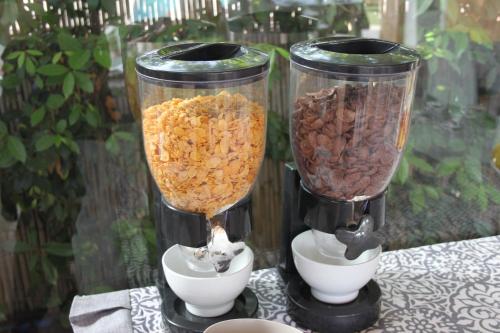 two blenders with food in them on a table at La linea dell'orizzonte in Alberobello