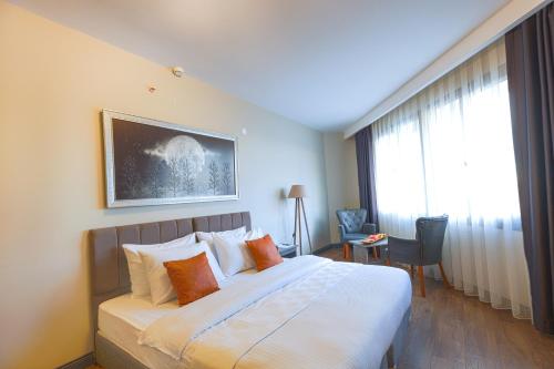Postel nebo postele na pokoji v ubytování Grand royal hotel