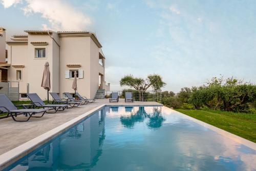 Avgi Villa & Avra House With Shared Pool by Filoxenia Villas