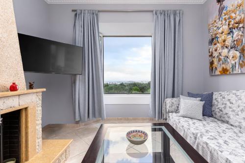 Avgi Villa & Avra House With Shared Pool by Filoxenia Villas