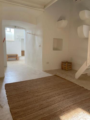 an empty room with a rug on the floor at Galeta Masseria in Nardò