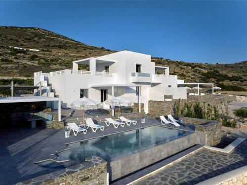 Бассейн в La Vitalite Luxury Villa Mer in Paros или поблизости
