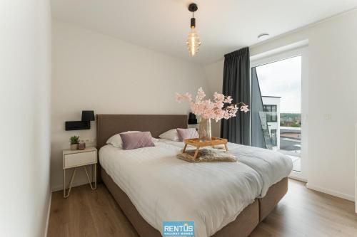 Postel nebo postele na pokoji v ubytování Luna Nieuwpoort - brand new & stylish apartment