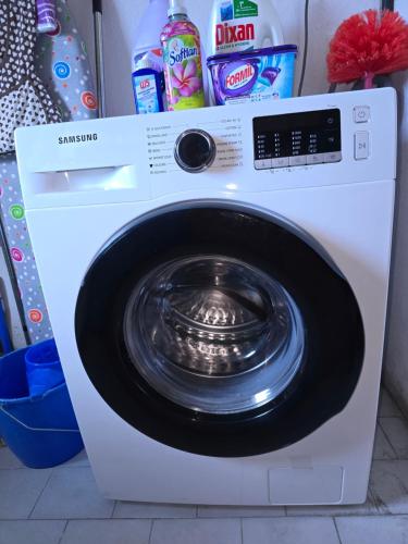 a white washing machine with a bowl inside of it at Haus mit Garten nähe Olymp & Strand, ruhige Lage in Néa Éfesos
