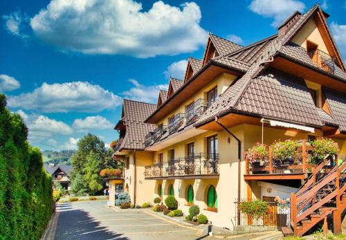 a house with balconies on a street at Sykowny Biały Dunajec in Zakopane