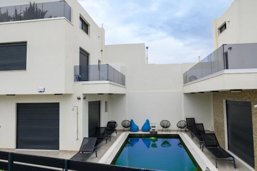 Bazén v ubytování Elegant Stylish Villas with Shared Pool in Crete nebo v jeho okolí