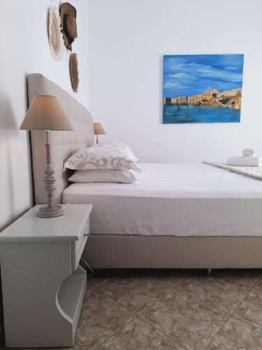 Postel nebo postele na pokoji v ubytování Εvi Evan Hotel