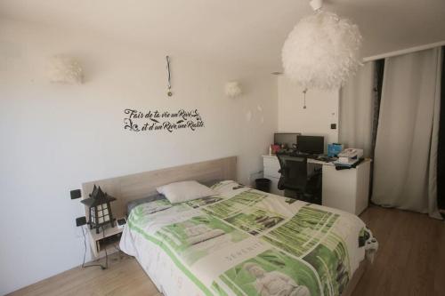 a bedroom with a bed and a desk with a computer at Maison 4 chambres avec piscine in Saint-Gilles