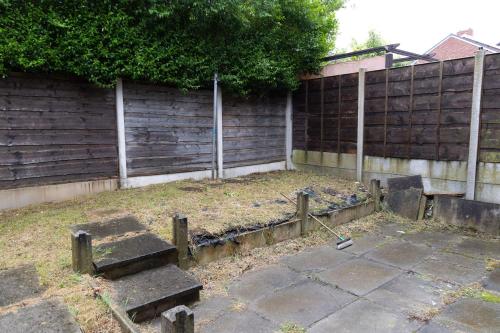 Zahrada ubytování 2 bed home sleeping 3 people fully equipped located in Radcliffe Manchester - Stand Up and Shout