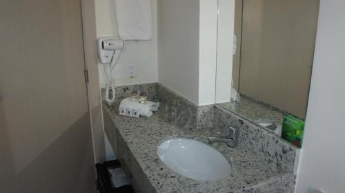 a bathroom counter with a sink and a mirror at Go Inn Hotel Aracaju in Aracaju