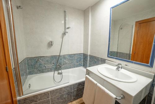 Bilik mandi di Apartamentos Dunas de Liencres