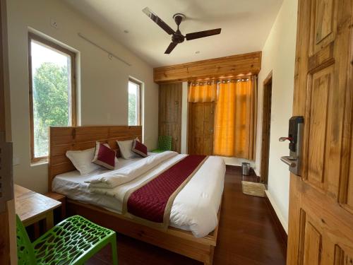 Ένα ή περισσότερα κρεβάτια σε δωμάτιο στο Hotel Diwan Sachpass Himalayan Brothers