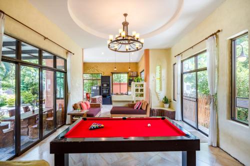 Τραπέζι μπιλιάρδου στο Huahin I-Din Poolvilla วิลล่ากลางธรรมชาติ วิวภูเขา เป็นส่วนตัว