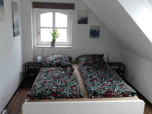 Ένα ή περισσότερα κρεβάτια σε δωμάτιο στο 2 Zimmer Hannover Bothfeld für 4 Personen