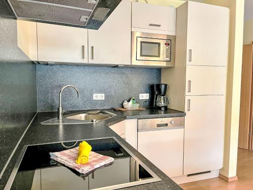 Virtuvė arba virtuvėlė apgyvendinimo įstaigoje Apartment Zum Trichter by Interhome