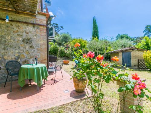 Κήπος έξω από το Holiday Home L'Oliviera by Interhome