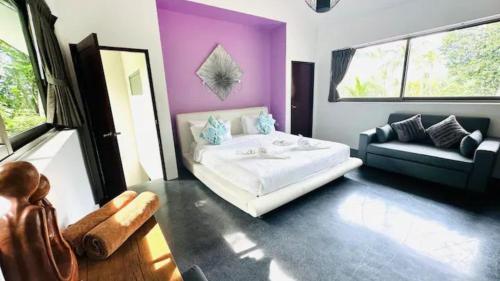 a living room with a bed and a couch at Villa VV Lamai Koh Samui in Koh Samui 