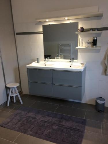 a bathroom with a sink and a mirror at Meacci in Borgo