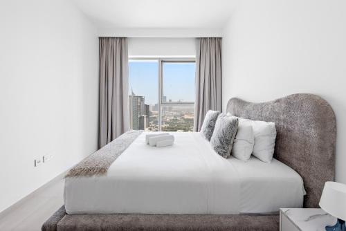 Modern Luxe 1BR - 8 Mins Burj Khalifa & Dubai Mall