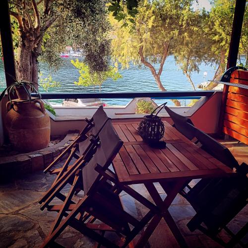 Gallery image of Amfithea Seaview apartment in Tríkeri