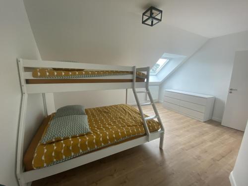 a bunk bed in a room with a staircase at L oeillet Blanc - Maison familiale in Quiberon
