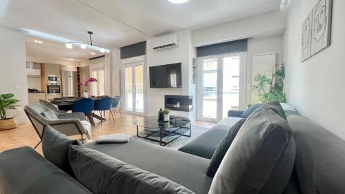 Trion Ierarchon Modern 3 bdr apt in Petralona