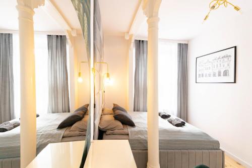 a bedroom with a large bed with pillows at Apartament Podkoziołek Stary Rynek in Poznań
