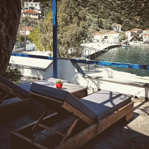 Gallery image of Amfithea Seaview apartment in Tríkeri
