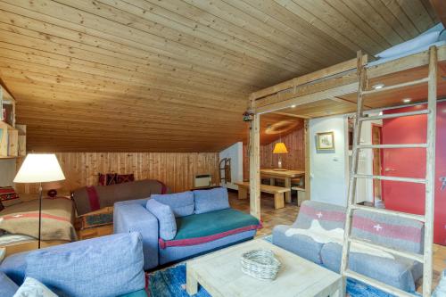 a living room with a couch and a table at Appartement Le Grenier - Happy Rentals in Chamonix-Mont-Blanc