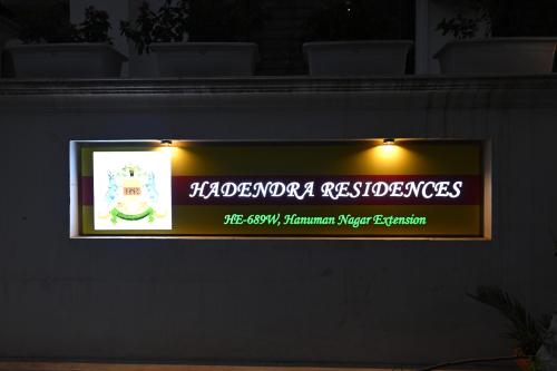 Hadendra Residencesに飾ってある許可証、賞状、看板またはその他の書類