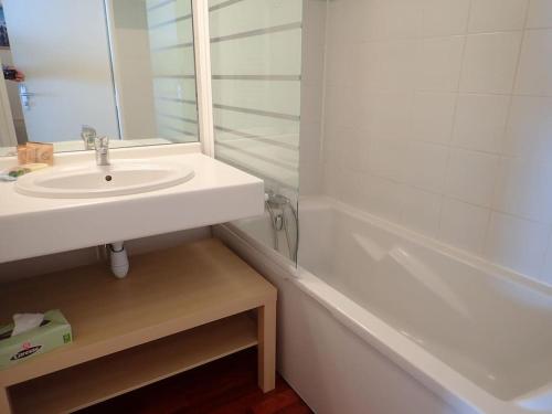 Koupelna v ubytování Appt dans chalet résidence Les Balcons du Soleil