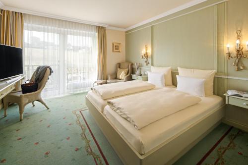 Кровать или кровати в номере Hotel Dreiflüssehof Haupthaus
