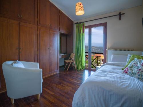 Postel nebo postele na pokoji v ubytování Traditional Luxury Villa ARMONIA