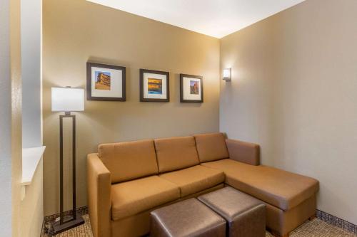 Χώρος καθιστικού στο Comfort Suites Near Denver Downtown