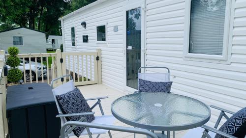 WL56 - FREE WIFI -Amazing Cosy Three Bedroom Mobile Home with DECKING Haggerston CASTLE Holiday Park - ENTERTAINMENT PASSES NOT INCLUDED!