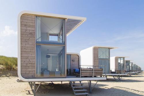 a house on the beach with glass windows at Strandhuis, Beachhouse - Slapen op het strand, Sleep at the beach in Nieuwvliet
