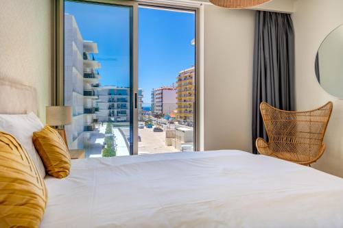 Ένα ή περισσότερα κρεβάτια σε δωμάτιο στο Apartment in the beautiful Bayline building - SPA - POOL - GYM - BEACH - Pargo BY BEDZY