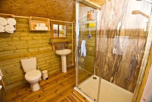 Ένα μπάνιο στο Darnells Farm Glamping