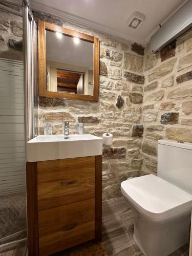 Ένα μπάνιο στο Petra Serenity Home