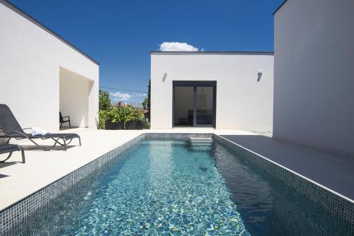 Villa Nauta - beautiful ground floor villa for 4 people with playground & sauna Pula