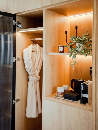 a cupboard with a towel and a toaster and a microwave at Akti Hotel Kavala in Paleo Tsifliki