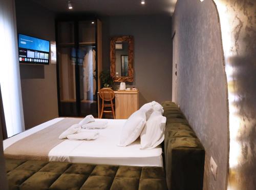 a bedroom with a bed with white sheets and pillows at Foga Hebrus in Ksamil