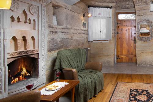 King Cave Suite