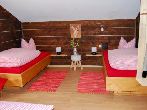 Ein Bett oder Betten in einem Zimmer der Unterkunft Holiday Home Geislerhütte by Interhome
