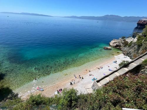 Beautiful waterfront apartment