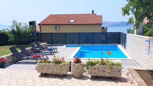 Bazén v ubytovaní Apartmani Šubert alebo v jeho blízkosti