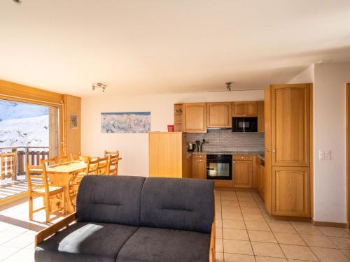 Apartment Les Cîmes 4 by Interhome