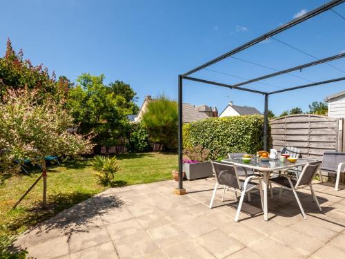 Holiday Home Oscar by Interhome